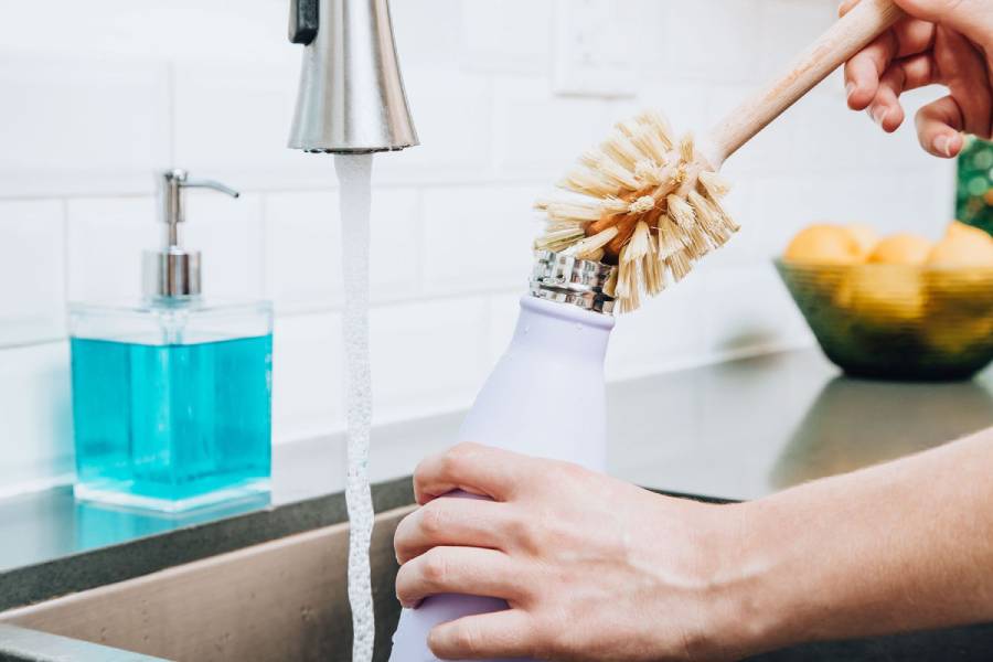 Right way to clean reusable and Moldy water bottles to Prevent Germs.