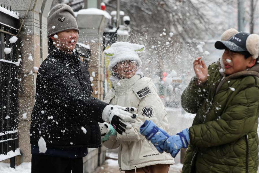 চিনের আবহাওয়া দফতর সূত্রে খবর, চলতি সপ্তাহে চিনের তাপমাত্রা -৪৭.৯ ডিগ্রি সেলসিয়াসের নীচে নেমেছে। 