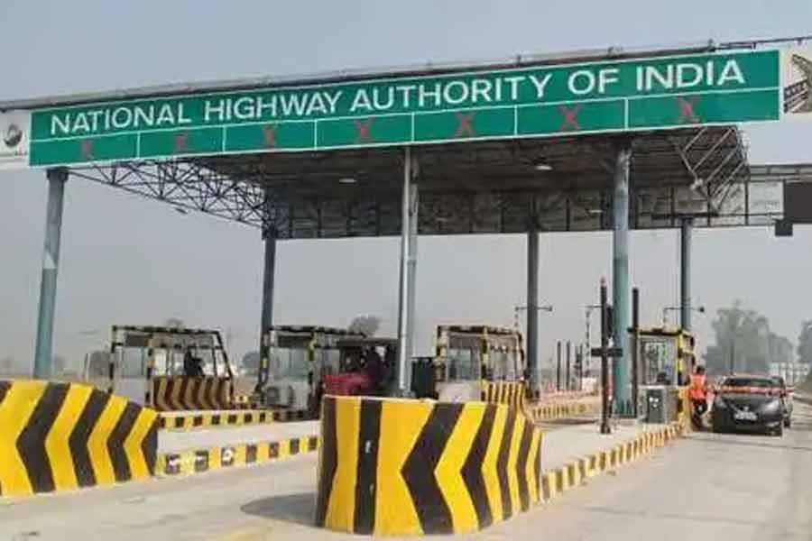 গোটা দেশে সড়ক এবং পরিকাঠামো উন্নয়নে বড় ভূমিকা রয়েছে কিশোরের সংস্থার। কিশোরের হাত ধরেই উন্নতি হয়েছে সংস্থার।