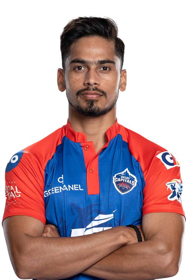 বোলিংয়ে থাকছেন প্রবীণ দুবেও। তাঁকেও দিল্লির দল ছাড়েনি এই মরসুমে। 