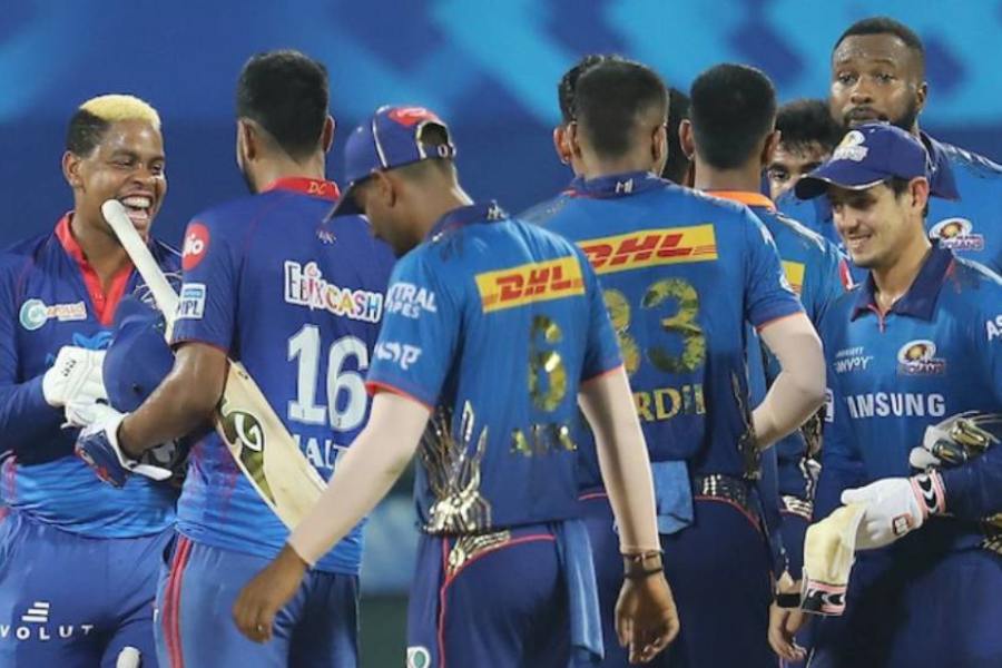 অম্বানিরা এই বছর নিলামে মোট ১৬.৭০ কোটি টাকা খরচ করেছেন। মুম্বই ইন্ডিয়ান্স দলে এখন মোট খেলোয়াড়ের সংখ্যা ২৫। যার মধ্যে ১৭ জন এ দেশীয় এবং ৮ জন বিদেশী।