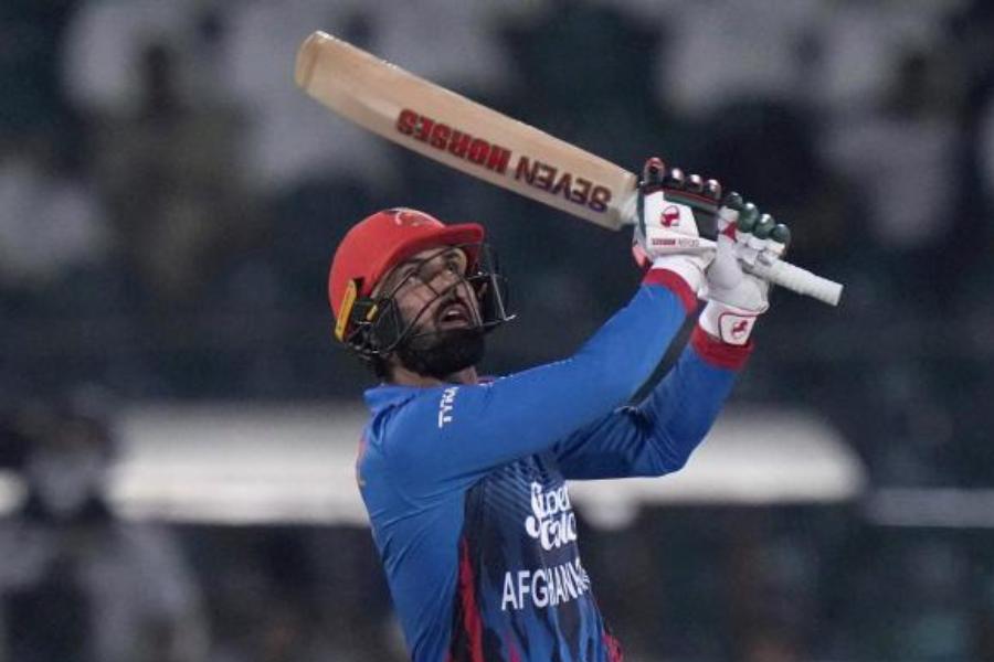 নিলামে বিড করে যাঁদের ছিনিয়ে এনেছে মুম্বই দল তাঁদের মধ্যে অন্যতম হল আফগানিস্তান অলরাউন্ডার মহম্মদ নবি। দেড় কোটি টাকার বিনিময়ে তাঁকে দলে নিয়েছে মুম্বই।