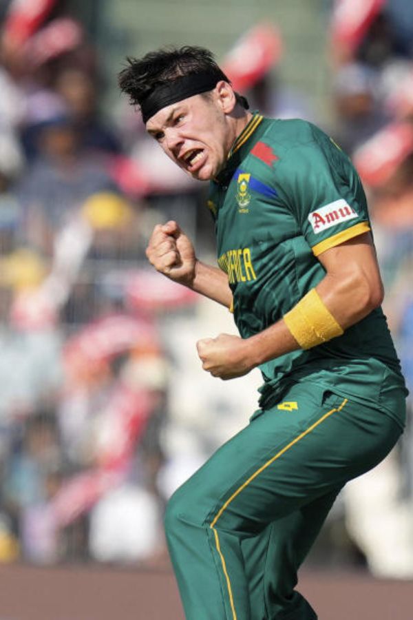 জেরাল্ড কোয়েৎজে, দক্ষিণ আফ্রিকার এই অল রাউন্ডারকেও দলে নিয়েছে মুম্বই। বেস প্রাইস ২ কোটি থাকলেও দরাদরিতে ৫ কোটি টাকার বিনিময়ে কোয়েৎজিকে দলে পেয়ে যায় রোহিতরা।