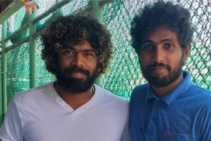 দিলশান ছাড়াও শ্রীলঙ্কার আর এক বোলারকেও দলে নিয়েছে হার্দিকরা। তিনি হলেন নুয়ান তুসারা। প্রথমে কলকাতা এবং বেঙ্গালুরু এই বিডিং শুরু করলেও পরে লড়াই দাঁড়ায় মুম্বই এবং বেঙ্গালুরুর মধ্যে। অবশেষে ৪.৮০ কোটি টাকার বিনিময়ে এই বোলারকে দলে নেয় মুম্বই।