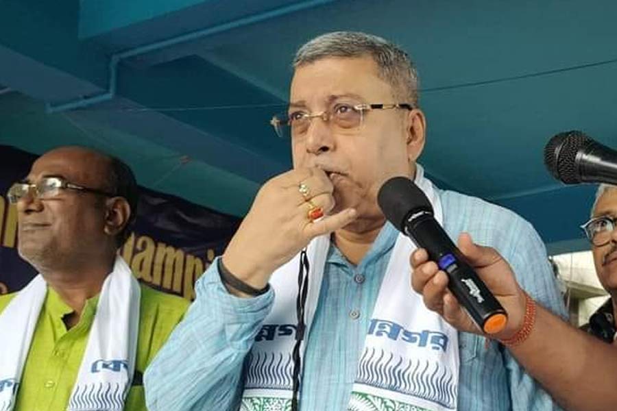 ২০২১ সালের বিধানসভা নির্বাচনের প্রচারে বাঁকুড়া গিয়েছিলেন কল্যাণ বন্দ্যোপাধ্যায়। সেখানে সাংবাদিক বৈঠকে জেলার এক তৃণমূলনেত্রীর গালে হাত দিয়ে অঙ্গভঙ্গি করতে দেখা যায় তৃণমূল সাংসদকে। কটাক্ষ করে বিরোধীরা। তবে সাংসদ তা গায়ে মাখেননি।