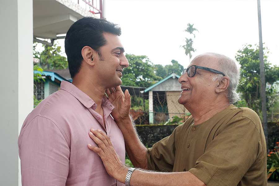 ‘টনিক’ ছবির পর ‘প্রধান’ ছবিতে আরও একবার দেব ও পরান বন্দ্যোপাধ্যায়ের জুটি ফিরছে।