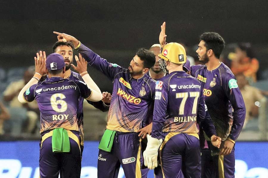 Who are the new players in Kolkata and who are the old players in Knight Riders team