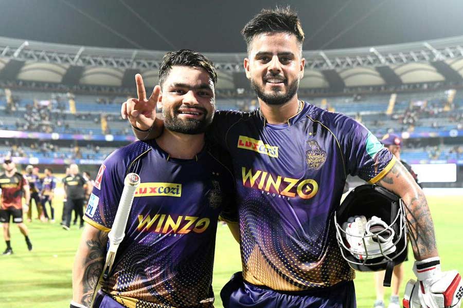 Who are the new players in Kolkata and who are the old players in Knight Riders team