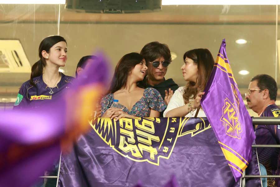 Who are the new players in Kolkata and who are the old players in Knight Riders team