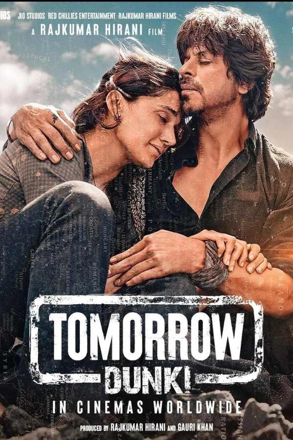 তবে পরিস্থিতি যা-ই হোক না কেন, প্রথম শো শাহরুখ-ভক্তরা হাতছাড়া করতে রাজি নন। ছবি দেখতে এসে এক অনুরাগী জানালেন, তিনি ইতিমধ্যেই দুটো শোয়ের টিকিট কেটেছেন। তাঁর কথায়, “বার বার একই রকমের ছবি হবে, তার আশা করি না। কিন্তু গুরুদেব আসছেন মানে প্রথম দিন ছবি দেখাটা আমাদের কাছে বাধ্যতামূলক নিয়ম।”