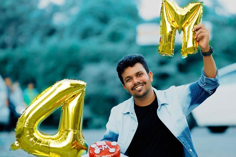 ইনস্টাগ্রামে রবিনের ফলোয়ারের সংখ্যা ৭৪ লক্ষ। ইউটিউবে আরও অনুরাগী রয়েছে তাঁর। রবিনের ইউটিউব চ্যানেলের সাবস্ক্রাইবারের সংখ্যা ৭৮ লক্ষ। ফেসবুকেও ৪ লক্ষের বেশি মানুষ রবিনকে ফলো করেন।