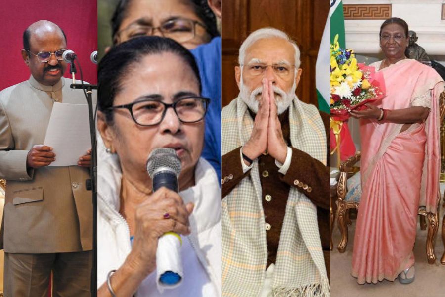 অভিযোগ, তাঁর বিচারপতি স্ত্রীর বিরুদ্ধে মিথ্যা বয়ান লেখানোর জন্য চাপ দিয়েছে সিআইডি। নানা ভাবে তাঁকে হেনস্থা করা হয়েছে। সে সব ব্যাখ্যা করে তিনি কলকাতা মেট্রোপলিটন ম্যাজিস্ট্রেট আদালতের অ্যাসোসিয়েশনকে চিঠি দেন। তার পর একই অভিযোগ জানিয়ে চিঠি পাঠান রাষ্ট্রপতি দ্রৌপদী মুর্মু, প্রধানমন্ত্রী নরেন্দ্র মোদী, কেন্দ্রীয় আইনমন্ত্রী অর্জুন রাম মেঘওয়াল, রাজ্যপাল সিভি আনন্দ বোস এবং মুখ্যমন্ত্রী মমতা বন্দ্যোপাধ্যায়কে।