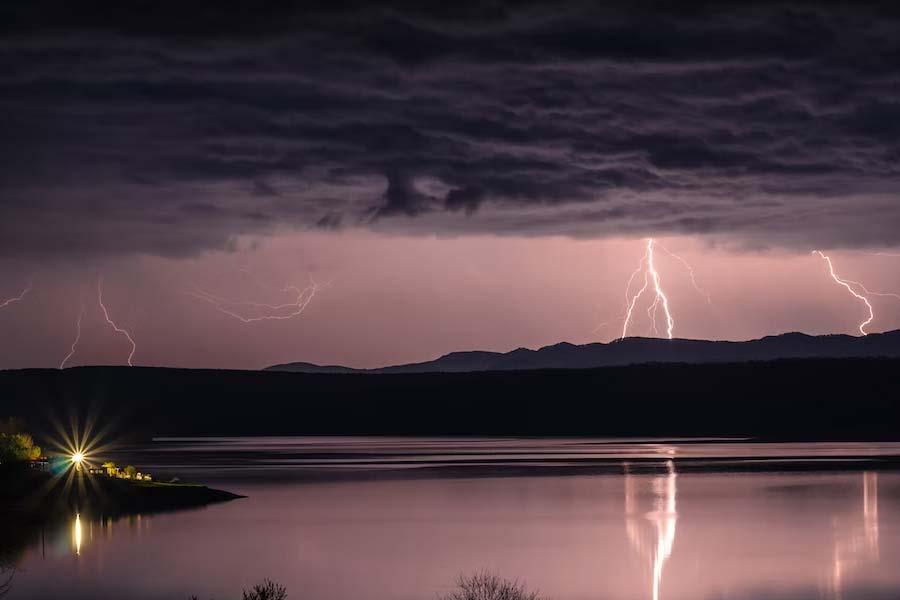 Venezuela's marakaibo lake witnesses continuous lightening
