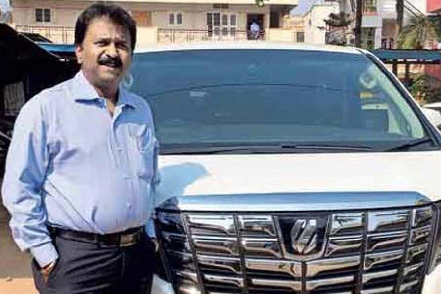 The success story of India's billionaire barber Mahesh Babu