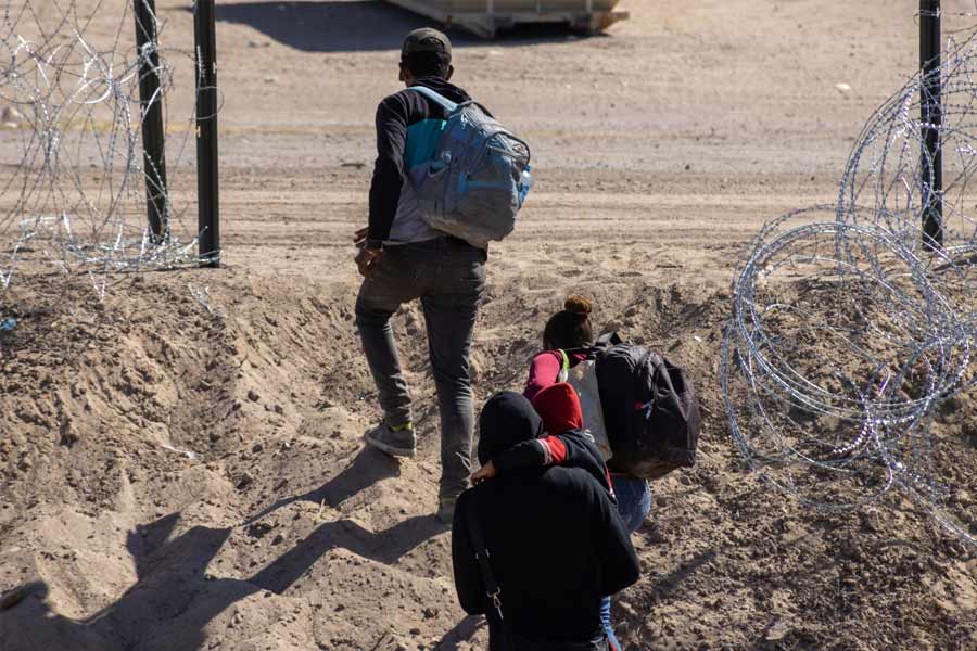 শাহরুখ বলেছিলেন, ডাঙ্কি আসলে এক অবৈধ সফর। বহু মানুষ এই সফর করেন দেশের সীমা পেরিয়ে বিদেশের মাটি ছোঁয়ার জন্য। এই সফরকে বলা হয় ‘ডাঙ্কি ট্রাভেল’। 