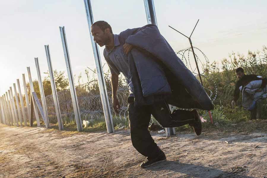 ডাঙ্কি রুটের প্রথম সিঁড়ি ভারত থেকে বিদেশ যেতে ইচ্ছুক তরুণ তরুণীদের লাতিন আমেরিকার কোনও একটি অখ্যাত দেশে পৌঁছে দেওয়া। 