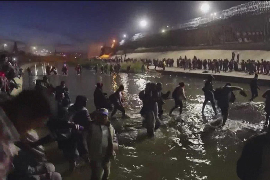 তাঁর এজেন্ট ব্রাজিল-এর সূত্রের সঙ্কেতের জন্য অপেক্ষা করছিলেন। সেই অপেক্ষায় মুম্বইয়ে দেড় মাস কাটাতে হয়েছিল তাঁকে। খরচ হয়েছিল প্রচুর টাকা। ওই শরণার্থী জানিয়েছেন, এই অপেক্ষাই যদি আমাকে ব্রাজিলে বসে করতে হত, তবে আরও অর্থ খরচ হত।