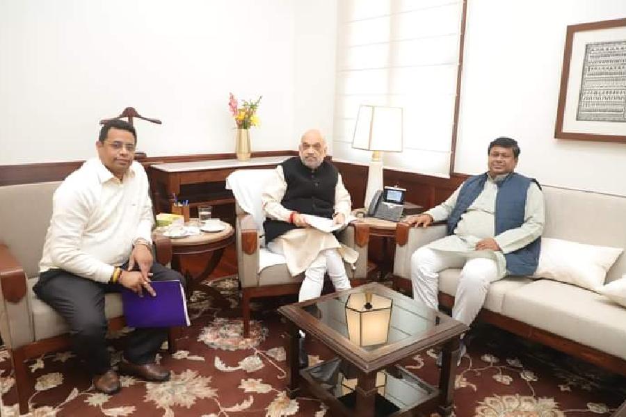 State BJP sources said Amit Shah visits west Bengal on Sunday to review preparedness for Lok Sabha election
