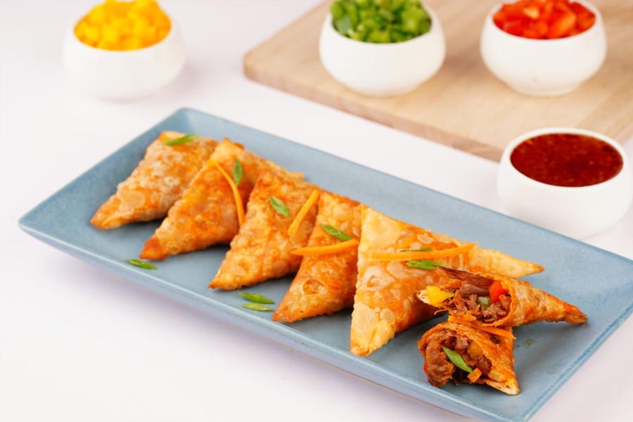 ক্রিসপি ফ্রায়েড ডাক ট্রায়াঙ্গেলস।