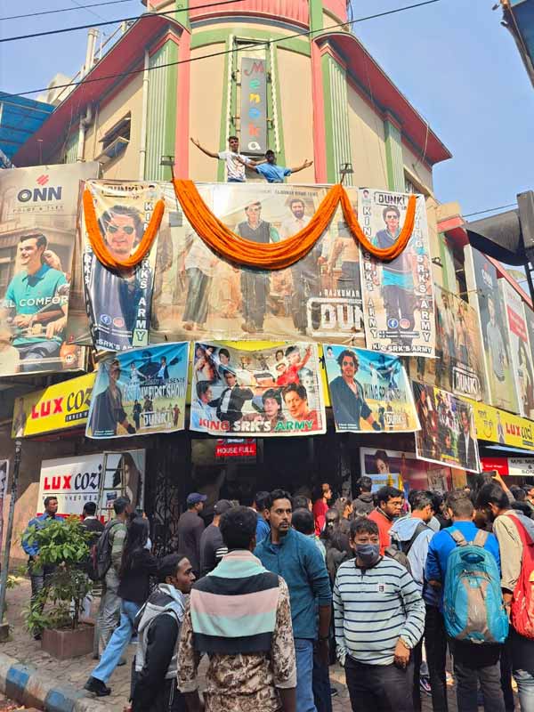 Fans celebrates Shah Rukh Khan’s Dunki release in Kolkata