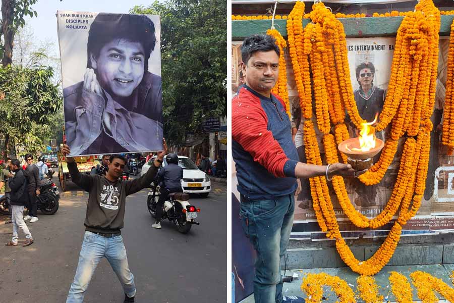 Fans celebrates Shah Rukh Khan’s Dunki release in Kolkata