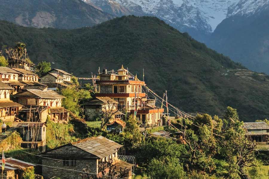 এই জনপদটির প্রতি আকর্ষণ আরও বহু গুণে বাড়িয়ে দিল ভারতীয় পুরাতত্ত্ব সর্বেক্ষণ (এএসআই)। তাদের দাবি, আলমোড়ার নীচে নাকি লুকিয়ে রয়েছে এক প্রাচীন শহরের ধ্বংসাবশেষ! যা ‘জীবিত’ ছিল নবম-দশম খ্রিস্টাব্দে। যখন কুমায়ুনে কাতুরি রাজবংশের শাসনকাল চলছে।