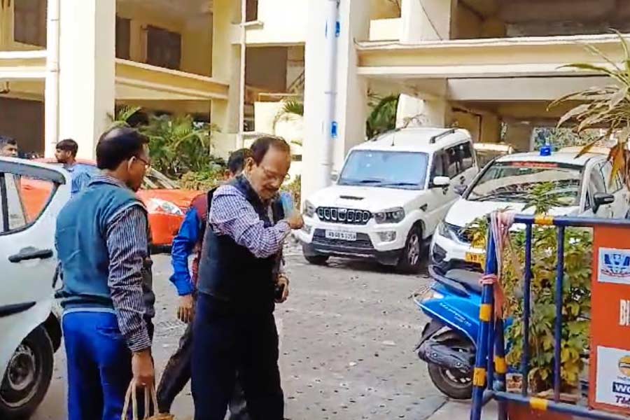সিজিও কমপ্লেক্সে জুনিয়র পিসি সরকার। শুক্রবার দুপুরে।