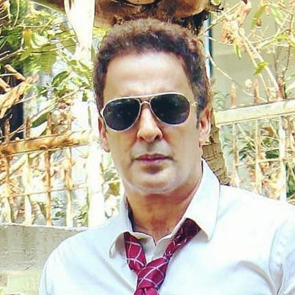 বলিপাড়ায় কানাঘুষো শোনা যায়, মামিকের বন্ধুরা তাঁকে জানিয়েছিলেন যে মডেলিংয়ের জন্য মামিকের শরীরী গঠন উপযোগী। এই কথা শুনে মডেলিংয়ে নেমে পড়েন মামিক। খুব কম সময়ের মধ্যেই মডেলিংজগতে নিজের পরিচিতি তৈরি করে ফেলেন তিনি।