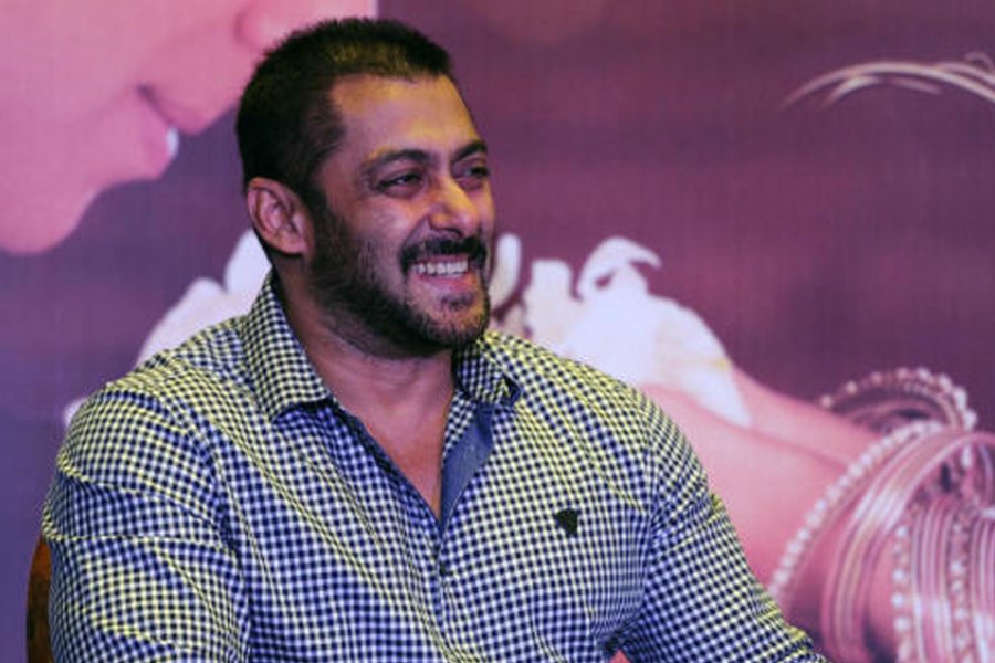 পূজার অসুখের খবর পেয়ে সহ-অভিনেত্রীর দিকে সাহায্যের হাত বাড়িয়ে দিয়েছিলেন সলমন। ছ’মাস চিকিৎসা চলার পর সুস্থ হয়ে ওঠেন পূজা। মুম্বইয়ে ফিরে গিয়ে নিজের জীবন নতুন করে শুরু করেন তিনি।