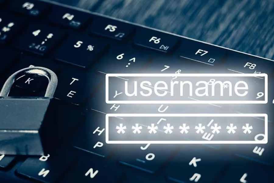পাসওয়ার্ড দিলেই তো আর হয় না। তা মনে রাখাটাও জরুরি। একাধিক অ্যাকাউন্টের জন্য একাধিক পাসওয়ার্ড। ফলে সেটাও বেশ ঝামেলার। তাই অনেকে একাধিক অ্যাকাউন্টের একই ধরনের পাসওয়ার্ড দিয়ে থাকেন। আর সেটাই হয়ে ওঠে সাইবার প্রতারণার সহজ ‘ফাঁদ’। 