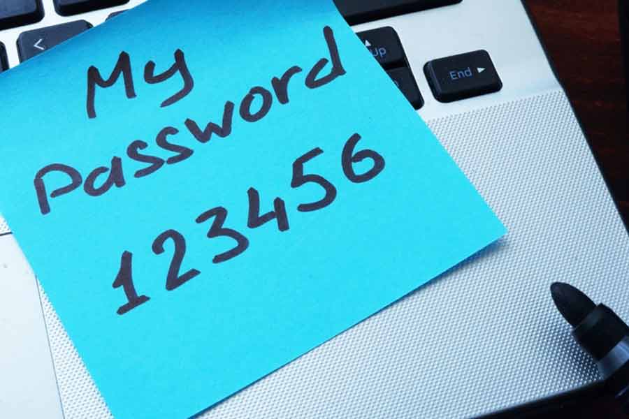 সাইবার বিশেষজ্ঞরা তাই বার বার সতর্ক করেন, তিন মাস বা ছ’মাস অন্তর পাসওয়ার্ড বদল করা জরুরি। অজানা কোনও লিঙ্কে ক্লিক না করা উচিত। এই ধরনের লিঙ্ক মোবাইলে বা ইমেলে পাঠিয়ে প্রতারণার ফাঁদ পেতে বসে থাকে সাইবার অপরাধীরা। তাই পাসওয়ার্ড সব সময়েই ‘চেনা ছকের’ বাইরে হওয়া উচিত বলে মনে করেন সাইবার বিশেষজ্ঞরা।