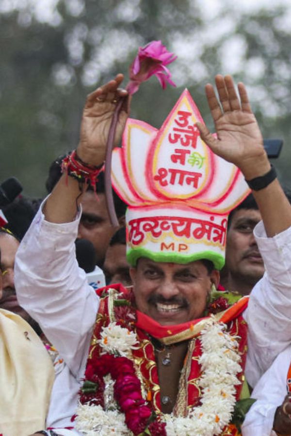 সে দিন সেই ঘটনার কোনও পাল্টা প্রতিবাদ করেননি মোহন। বরং হাসিমুখেই বিষয়টিকে মেনে নিয়েছিলেন।