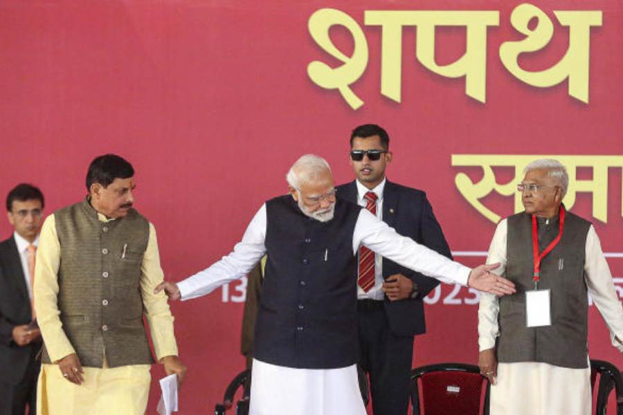 কিন্তু পঞ্জাব-হরিয়ানা হাই কোর্টের স্থগিতাদেশের জন্য নির্বাচন পিছিয়ে যায়। মোহনের পরাজয় অবশ্য সংস্থায় ব্রিজভূষণের নিয়ন্ত্রণে কোনও প্রভাব ফেলবে না। কারণ, অধিকাংশ আসনেই জয় পেয়েছেন ব্রিজভূষণের ঘনিষ্ঠ প্রার্থীরা।