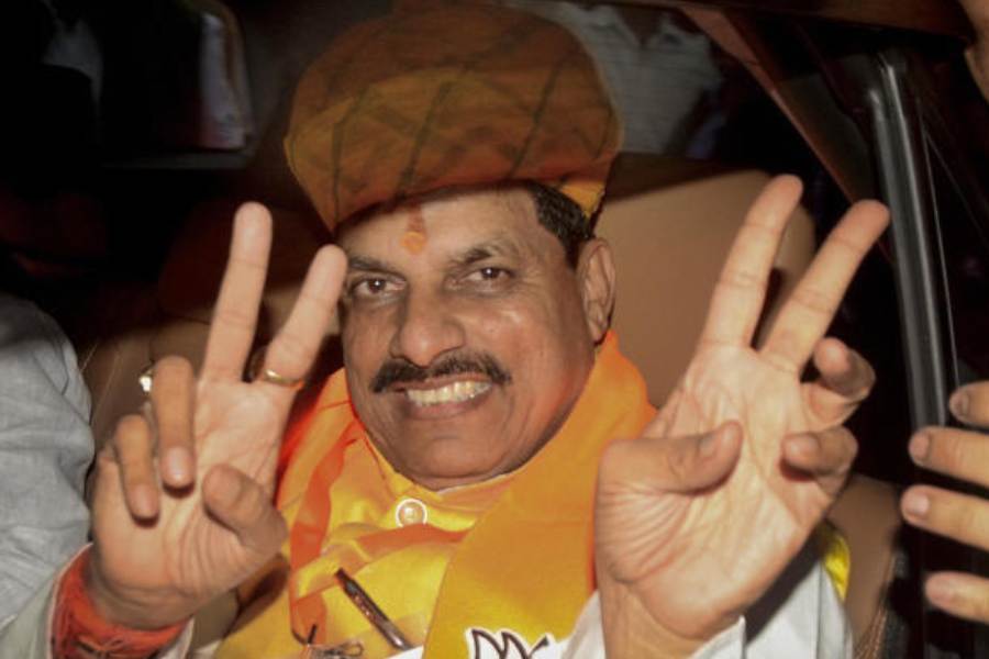 প্রশাসনিক দায়িত্ব সামলানোর জন্য ভোপালেই ছিলেন। নির্বাচনে ব্রিজভূষণ সমর্থিত প্রার্থী হলেও প্রয়োজনীয় সমর্থন জোগাড় করতে পারেননি।