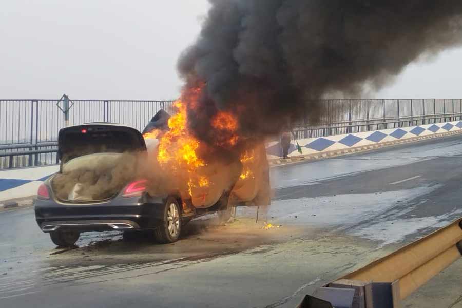 Image of the car burning