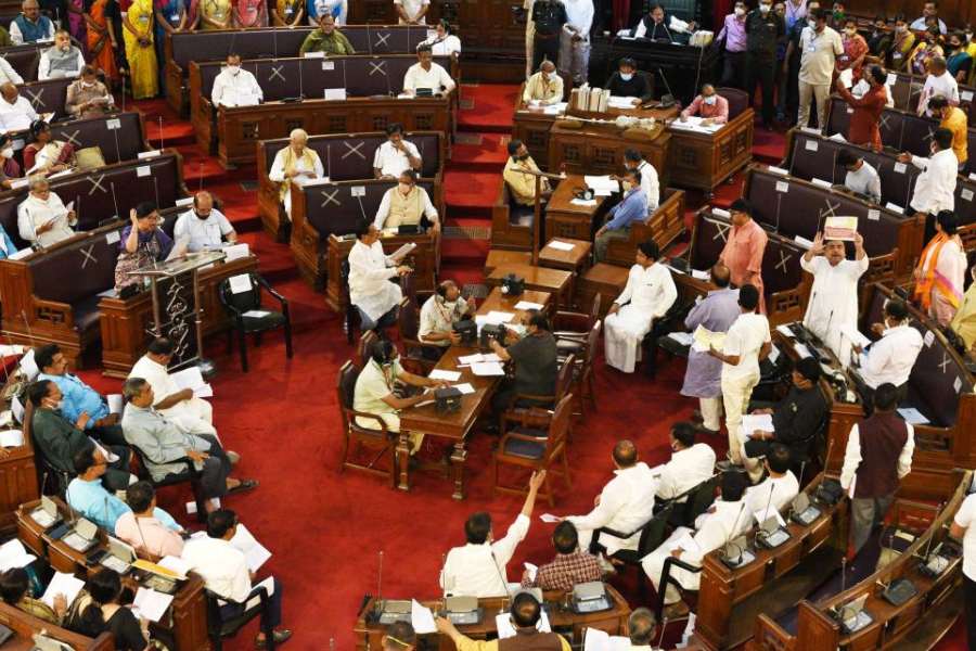 প্রতি মাসের ১০ তারিখের আশপাশে এই টাকা দেয় কেন্দ্র। 