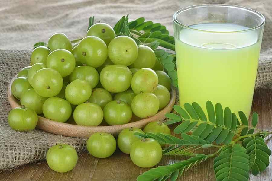Seven reasons to eat one Amla everyday.