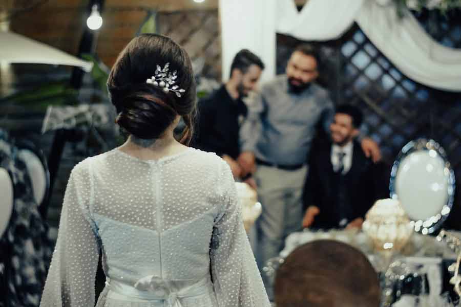  ‘অ্যানিম্যাল’-এও গানটি ব্যবহৃত হয়েছে একটি বিয়ের অনুষ্ঠানের আবহেই। এবং পর্দায় যে মহিলাদের গানটি গাইতে দেখা গিয়েছিল তাঁদের পোশাক-আশাক ইরানি ধাঁচের। তাঁদের মধ্যে এক মহিলাকে বাঁশি বাজাতেও দেখা গিয়েছে। সেই বাঁশির সুরটিও ইরানি পরম্পরাগত সঙ্গীতের।