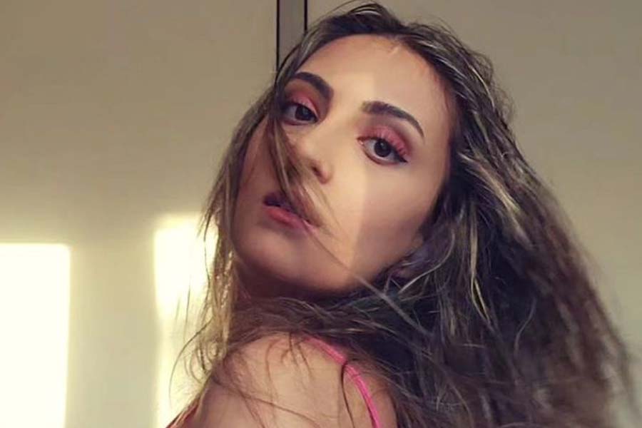 সম্প্রতি এক সাক্ষাৎকারে শেহনাজ় জানিয়েছেন, মুমতাজ়ের মা নাকি এই গানটি গাইতেন। অবশ্যই তাঁর কণ্ঠে যা শোনা যেত, সেটি ‘জামাল কুদু’র পরম্পরাগত সংষ্করণ। ফলে তাঁর কাছে এই গান মোটেই ‘নতুন’ ঠেকেনি। উল্লেখ্য, মুমতাজ়ের মা শাদি হবিব আগা ইরানেরই ভূমিকন্যা। শাদির কনিষ্ঠা কন্যা মল্লিকা বিয়ে করেন এক কালের খ্যাতনামী কুস্তিগির ও অভিনেতা দারা সিংহের ছোট ভাই রণধাওয়াকে। শেহনাজ় তাঁদেরই মেয়ে।