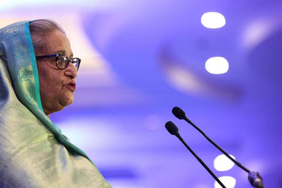 সেখানে ‘নির্দলীয় তত্ত্বাবধায়ক সরকারের’ ব্যবস্থাপনায় নিরপেক্ষ এব‌ং সুষ্ঠু নির্বাচনের দাবি তোলেন তাঁরা। 