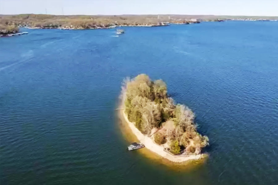 সম্মান রক্ষার্থে বা কোনও বিষয়ে মদভেদ হলে সে কালে দ্বৈত লড়াইয়ে আহ্বান জানানো ছিল সাধারণ ঘটনা। লড়াইয়ের নিয়মানুযায়ী কোন জায়গায় লড়াই করা হবে, কোন অস্ত্র ব্যবহার করা হবে, এমনকি কোন দূরত্ব থেকে অস্ত্রের ব্যবহার করা হবে, সব কিছুই পূর্বনির্ধারিত থাকত।