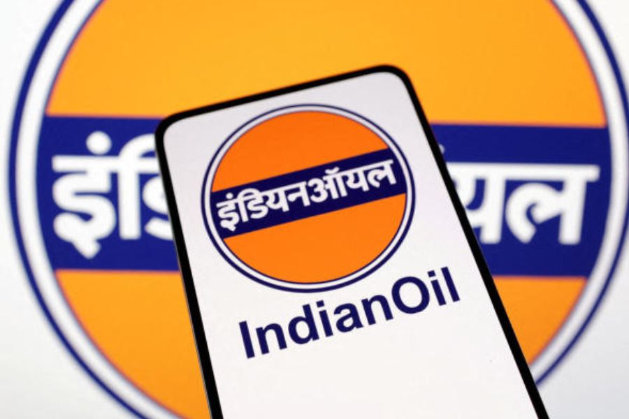 এ ছাড়া যাঁরা স্বেচ্ছায় ভর্তুকি ছেড়েছেন, সেই গ্রাহকদের এখন তথ্য যাচাইয়ের প্রয়োজন নেই বলেও জানিয়েছে সূত্র। ইন্ডিয়ান অয়েল কর্পোরেশনের রাজ্য আধিকারিক এন কোনার বলেন, ‘‘এই কেওয়াইসি (আধার যাচাই) না করলে সাবসিডি (ভর্তুকি) পাওয়া যাবে না, অথবা গ্যাসের সাপ্লাই (সংযোগ) বন্ধ হয়ে যাবে, এ রকম কোনও কথা এখনও পর্যন্ত কোম্পানির পক্ষ থেকে জানানো হয়নি।’’