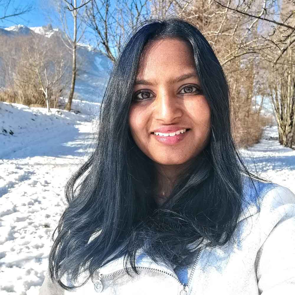 ১৯৯৭ সালে সুইৎজ়ারল্যান্ডের এক দম্পতি বিদ্যাকে দত্তক নিয়ে মুম্বই থেকে সুইৎজ়ারল্যান্ডে চলে যান। সেখানেই স্কুল-কলেজের পড়াশোনা শেষ করেছেন বিদ্যা।