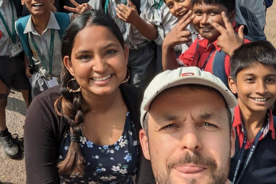 বিদ্যার মায়ের প্রসঙ্গে ওই আইনজীবী জানান, মুম্বই এত বড় জায়গা, লোকজন সবসময় এক জায়গা থেকে অন্য জায়গায় আস্তানা বদল করছেন। ফলে বিদ্যার মায়ের খোঁজ পাওয়া দুষ্কর হয়ে উঠছে।