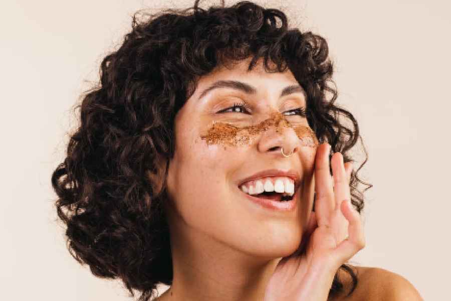 Five amazing scrubs for blackheads for clear skin.
