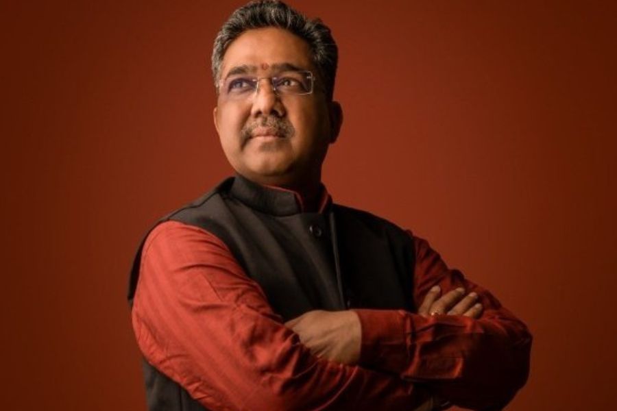 ওই সংস্থার সঙ্গে অবশ্য রাজ্য বিজেপির কোনও চুক্তি হয়নি। হয়েছে কেন্দ্রীয় বিজেপির। সামগ্রিক ভাবে সর্বভারতীয় ক্ষেত্রে জার্ভিস বিজেপির লোকসভা নির্বাচনের ‘ব্যাক অফিস’ সামলাবে। দলের তরফে তার দায়িত্বে রয়েছেন সর্বভারতীয় সাধারণ সম্পাদক সুনীল বনসল। তিনি আবার বাংলারও দায়িত্বে। 