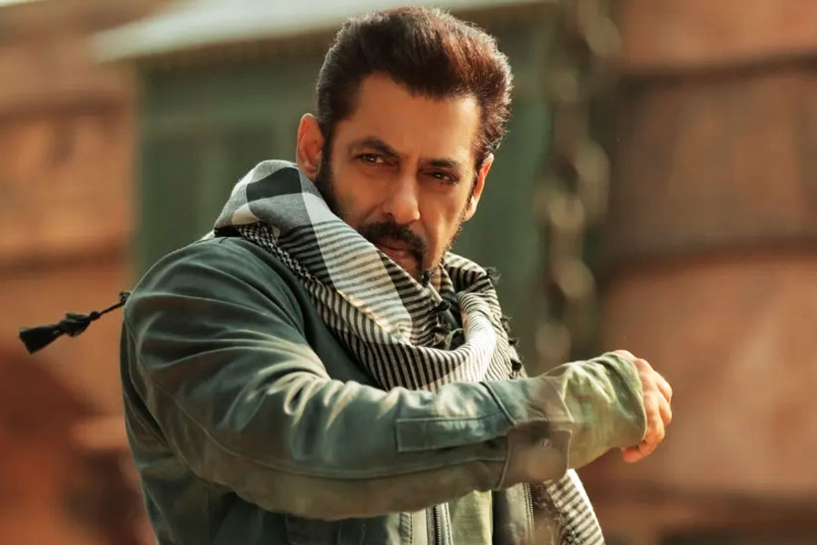 খান পরিবারের মোট সম্পত্তি ৫২৫৯ কোটি টাকা থাকলেও সেই সম্পত্তির অর্ধেক পরিমাণ রয়েছে শুধুমাত্র সলমনের কাছেই।