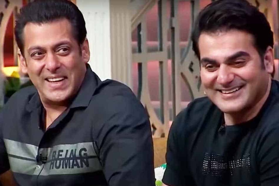 বলিপাড়া সূত্রে খবর, আরবাজ় এবং সোহেলের মোট সম্পত্তির পরিমাণ ৯০০ কোটি টাকার গণ্ডিও পার করেনি।