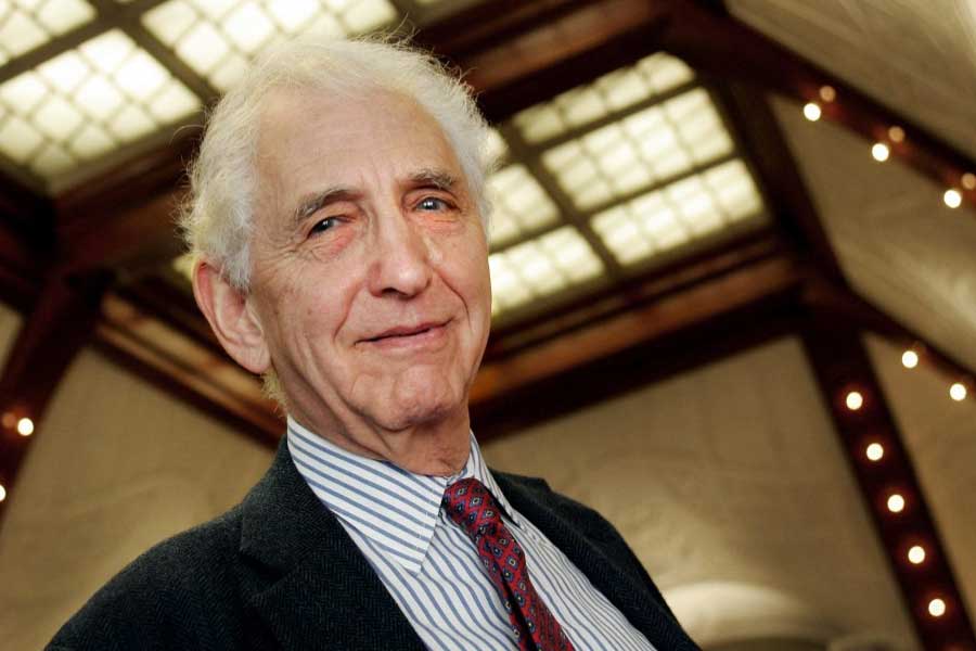 Daniel Ellsberg leaked Pantagon Paper