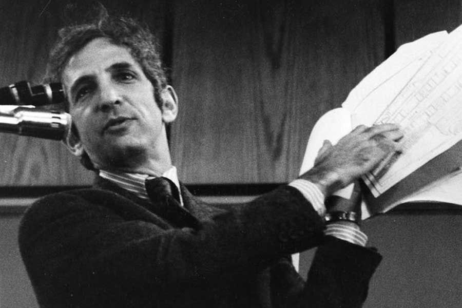 Daniel Ellsberg leaked Pantagon Paper